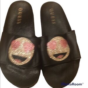 𝅺Guess slippers NWOT​​​​​​​​